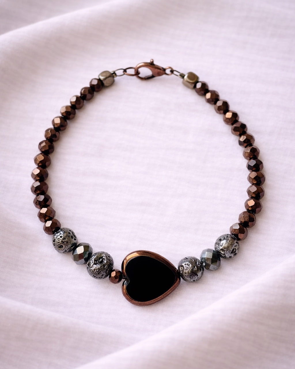 Καφέ Βραχιόλι με Γυάλινες Χάντρες και Καρδιά