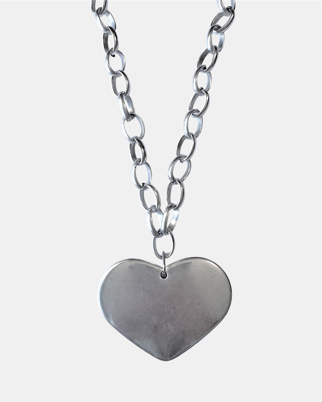 Ασημί κολιέ αλυσίδα με μεταλλική καρδιά, γυναικείο μοντέρνο κόσμημα.