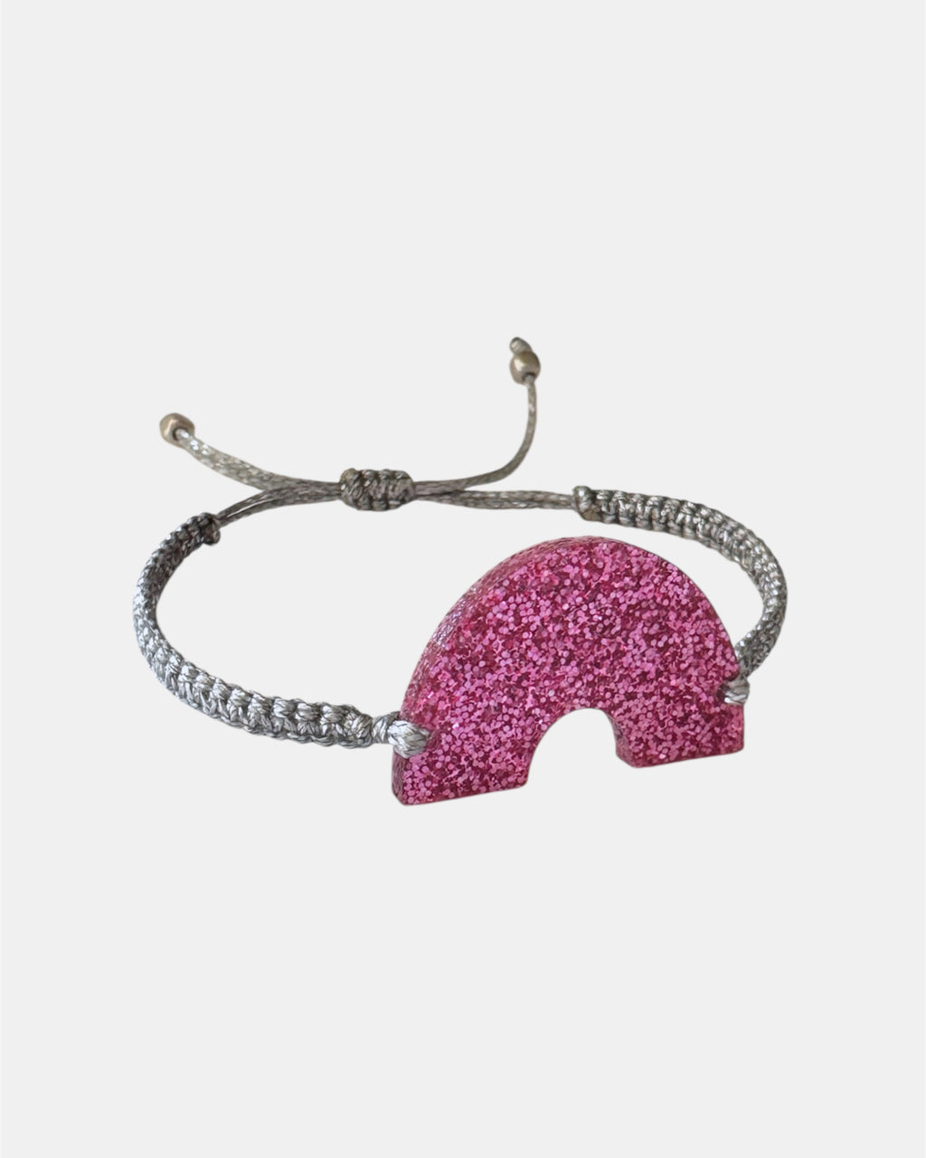 Ασημί παιδικό μακραμέ βραχιόλι με φούξια πλέξιγκλας ουράνιο τόξο, χειροποίητο παιδικό κόσμημα.