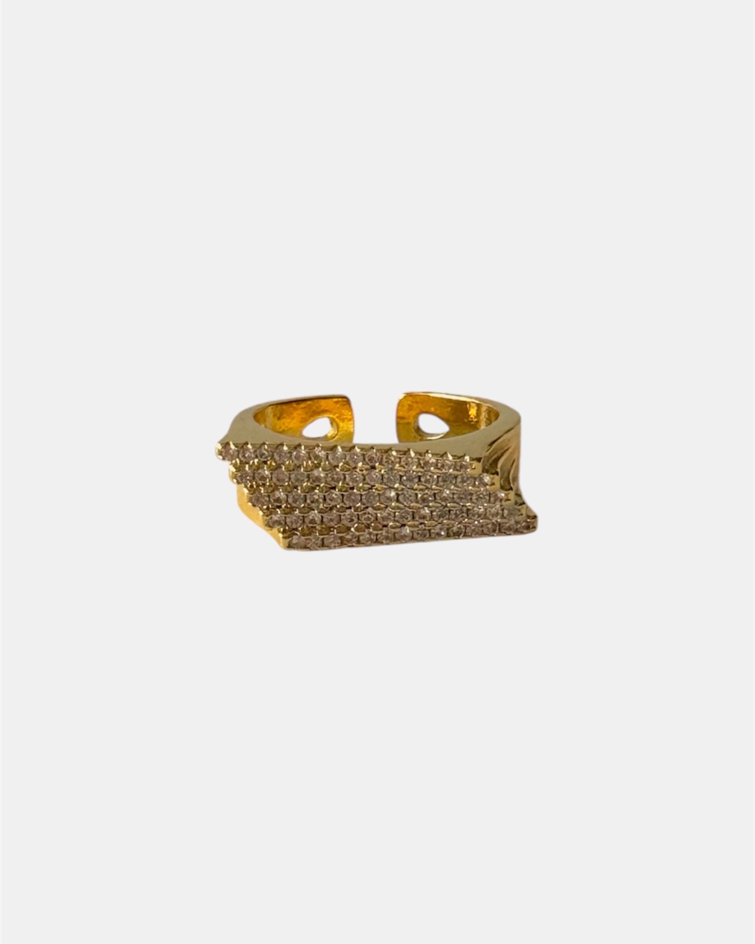 Gold ring with embossed pattern and white stones