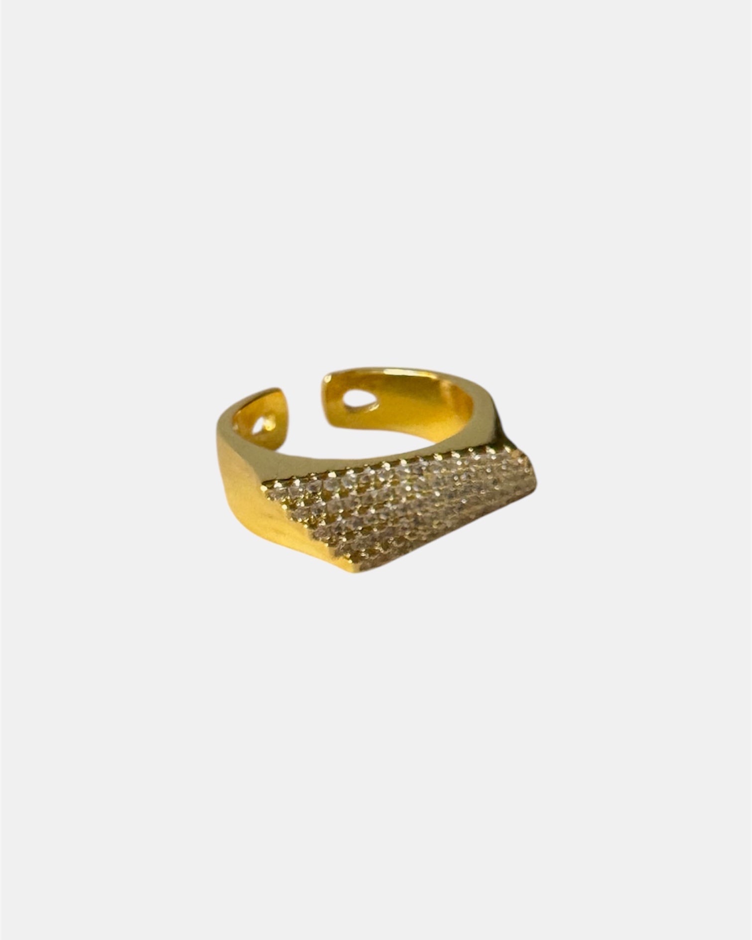 Gold ring with embossed pattern and white stones