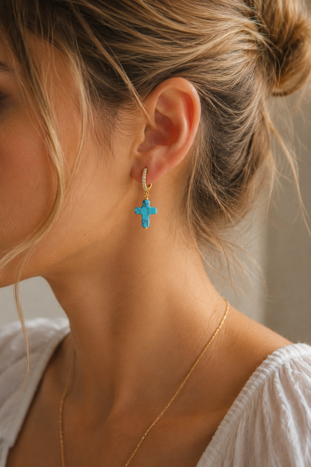 Gold earrings in sterling silver 925 with turquoise cross design