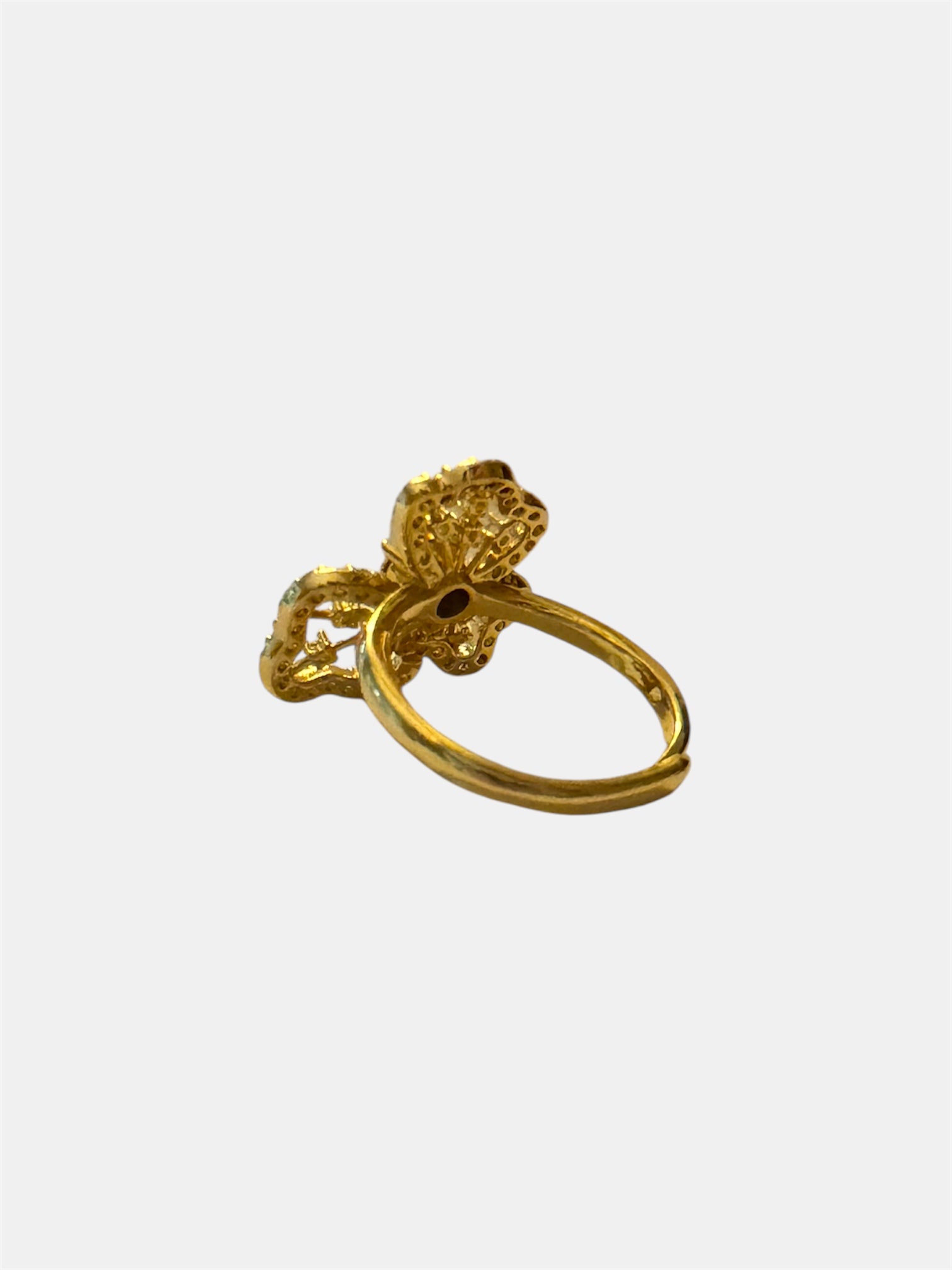 Gold flower ring with white zircon stones, elegant and feminine jewelry