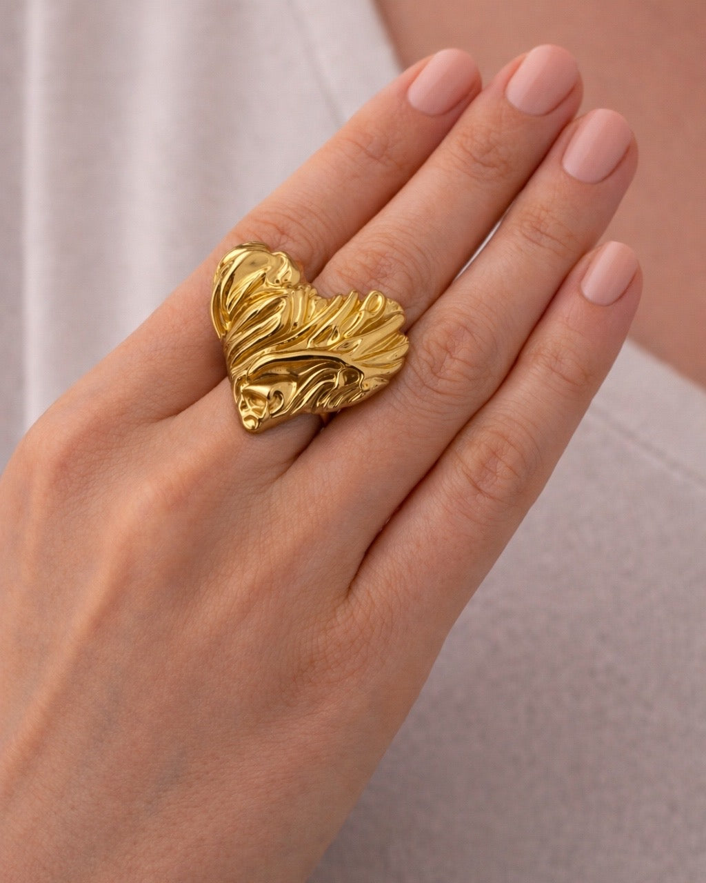 Gold heart ring