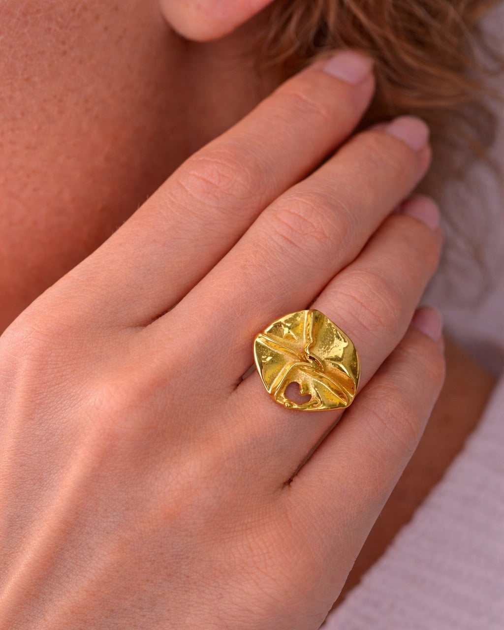 Gold round open ring elegant minimalist jewelry design