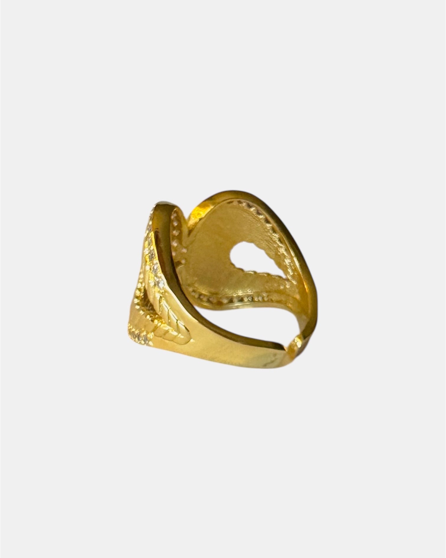 Gold seashell ring with zircon stones, elegant summer jewelry piece