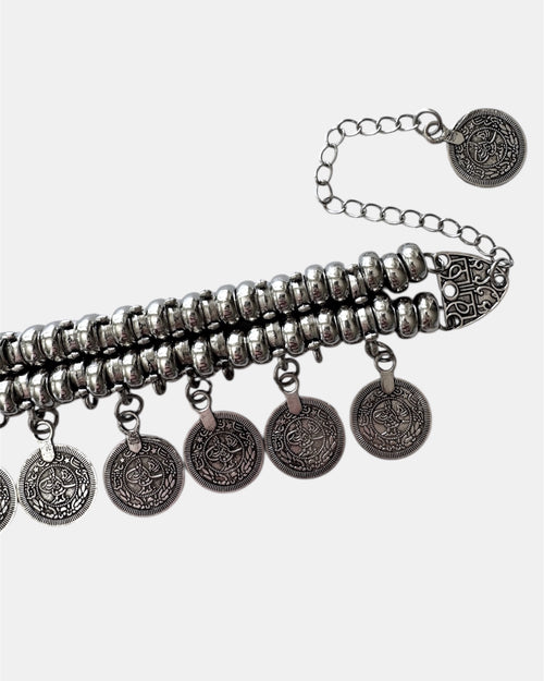 Γυναικείο ασημί βραχιόλι boho με κρεμαστά νομίσματα και διακοσμητικές λεπτομέρειες