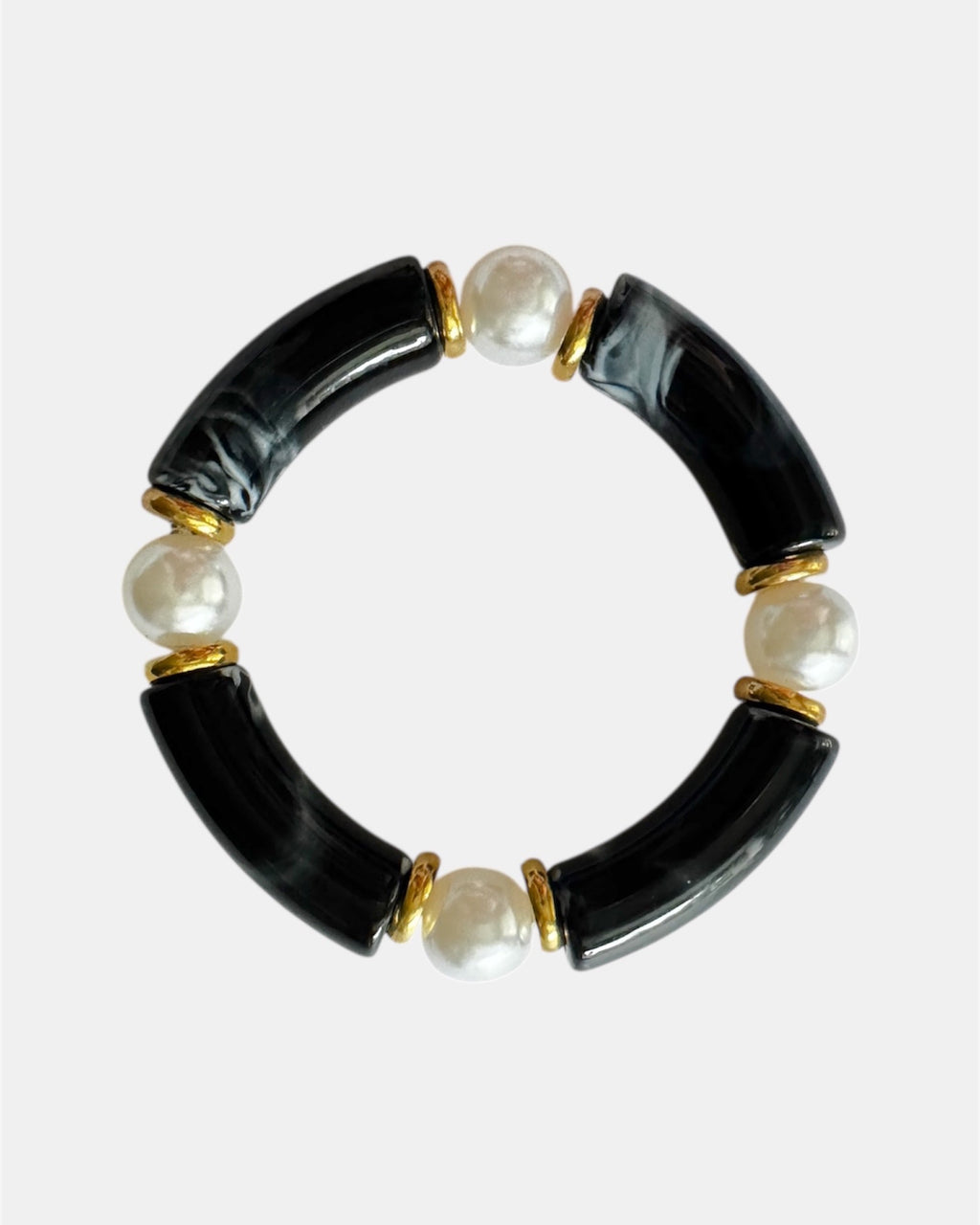 Γυναικείο βραχιόλι με πέρλες και μαύρα στοιχεία με χρυσές λεπτομέρειες