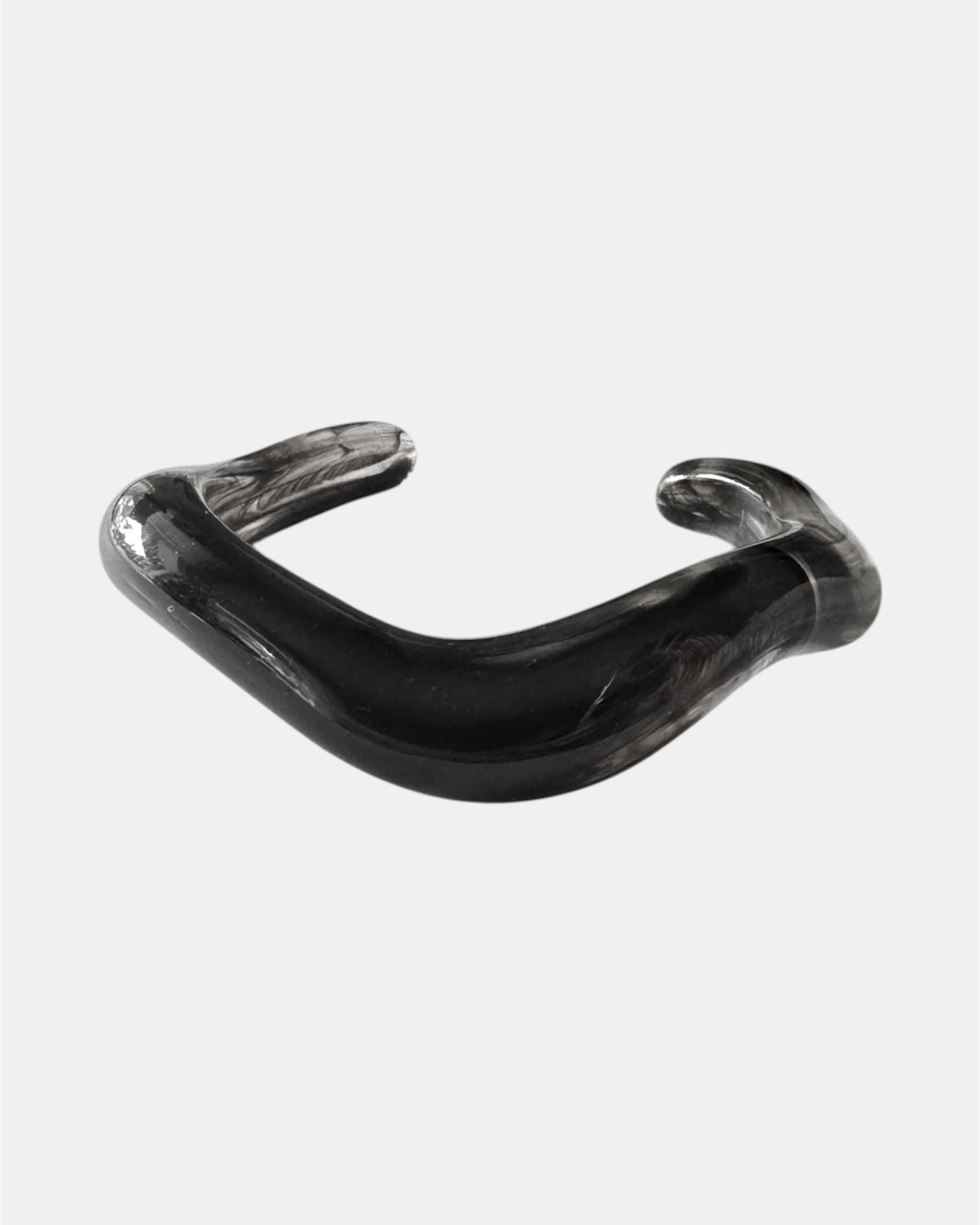 Γυναικείο μαύρο χειροπέδα βραχιόλι από πλέξιγκλας με μοντέρνο καμπυλωτό σχεδιασμό