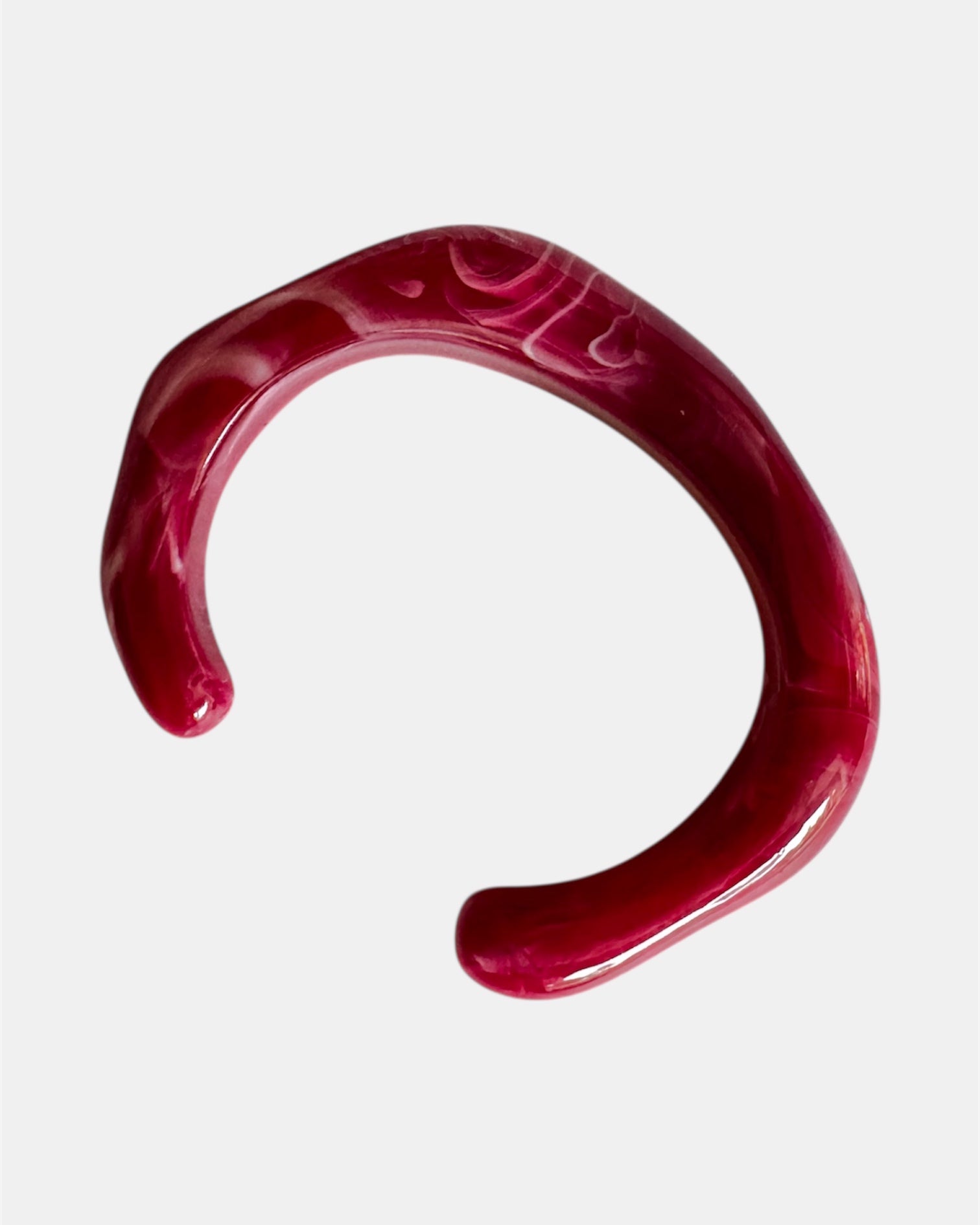 Γυναικείο χειροπέδα βραχιόλι από πλέξιγκλας σε κόκκινο χρώμα