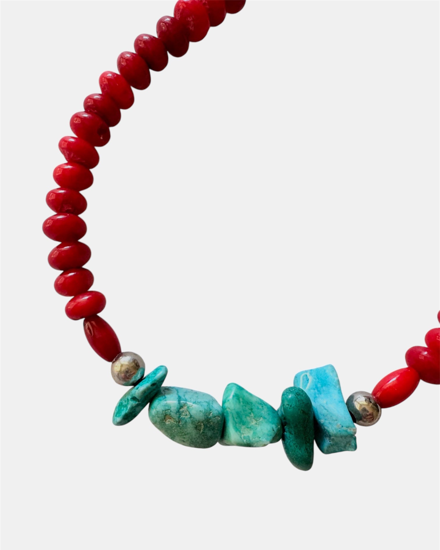 Κόκκινο βραχιόλι με χάντρες κοραλιού και πράσινες πέτρες, γυναικείο χειροποίητο κόσμημα.