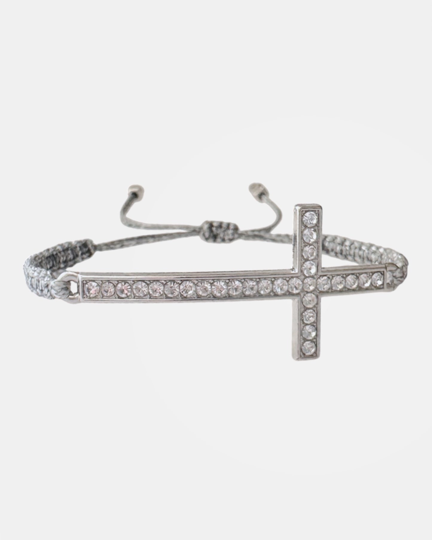 Μακραμέ ασημί βραχιόλι με στοιχείο σταυρός, γυναικείο χειροποίητο κόσμημα.