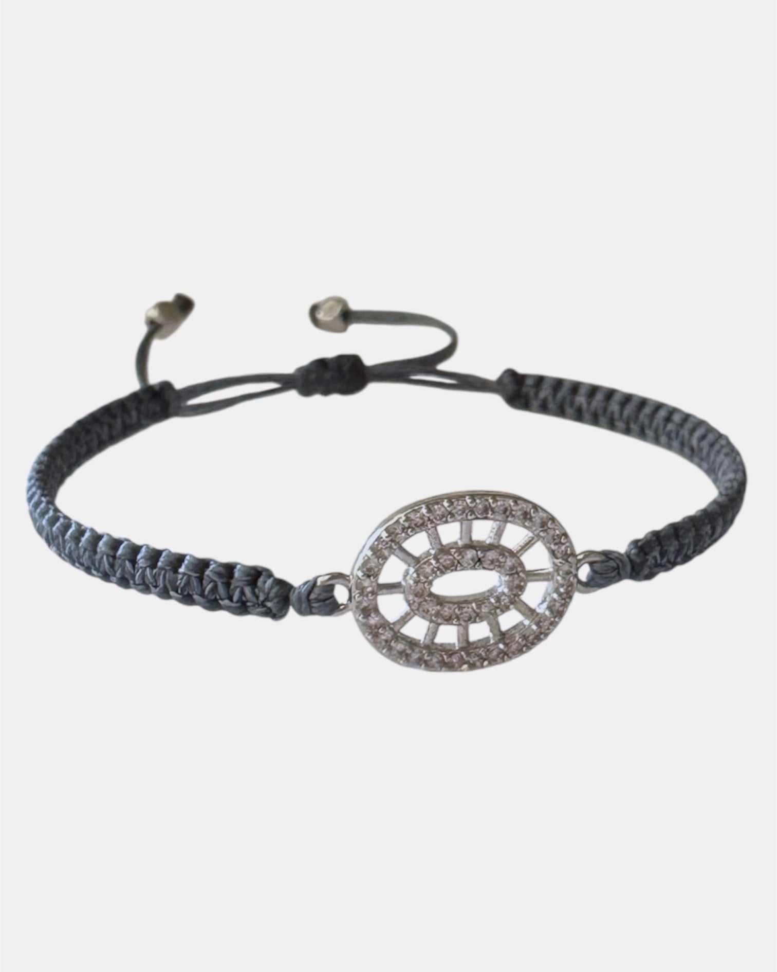 Μακραμέ γκρι βραχιόλι με οβάλ στοιχείο και ζιργκόν, γυναικείο χειροποίητο κόσμημα.