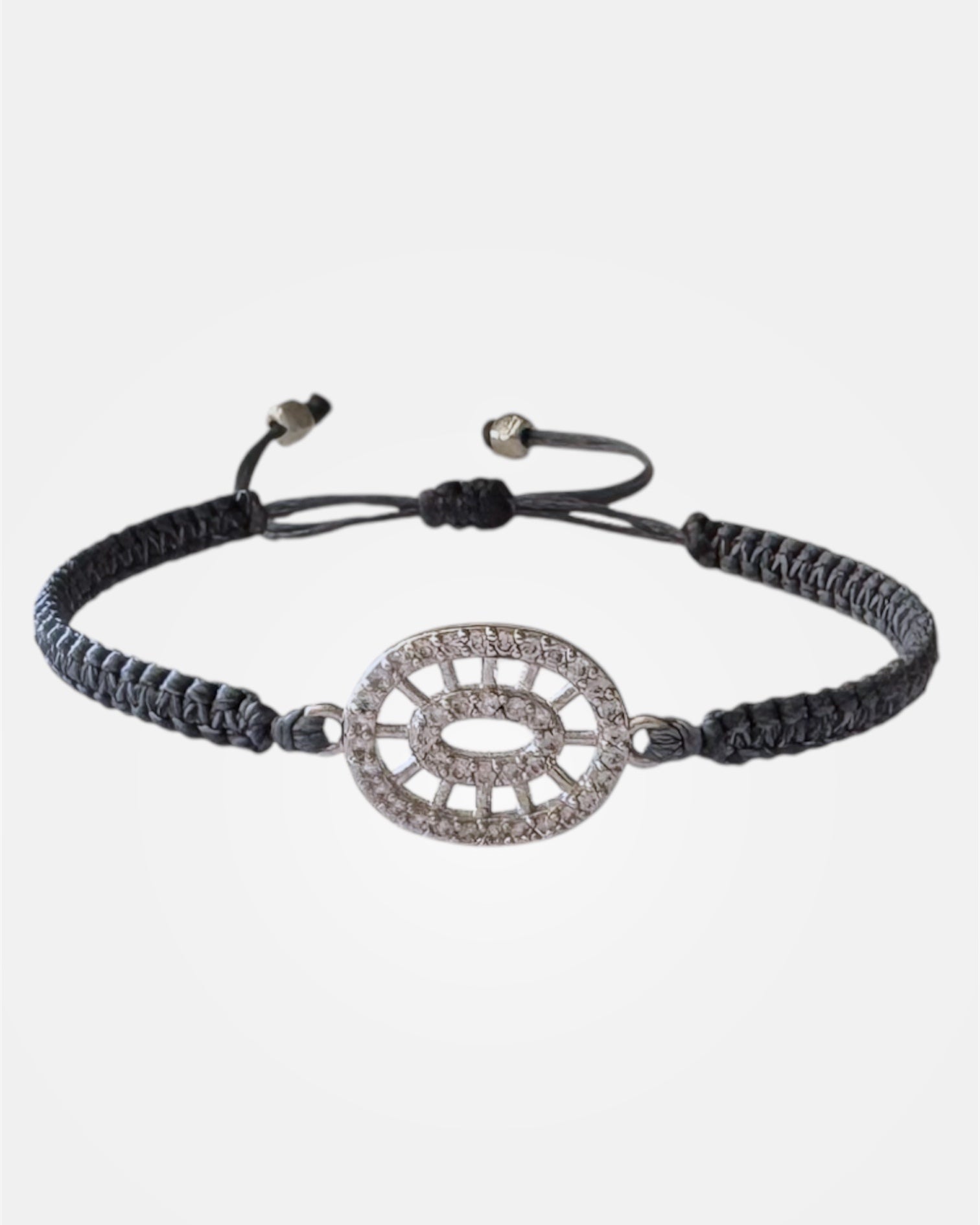 Μακραμέ γκρι βραχιόλι με οβάλ στοιχείο και ζιργκόν, γυναικείο χειροποίητο κόσμημα.