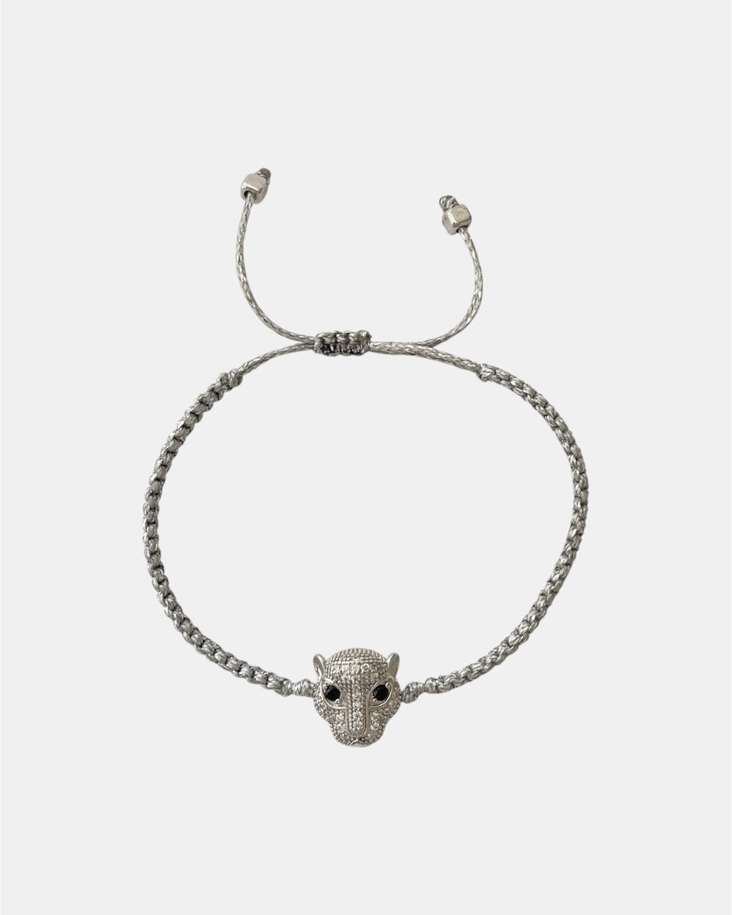 Μακραμέ βραχιόλι ασημί με διακοσμητικό στοιχείο πανθέρα και ρυθμιζόμενο κούμπωμα