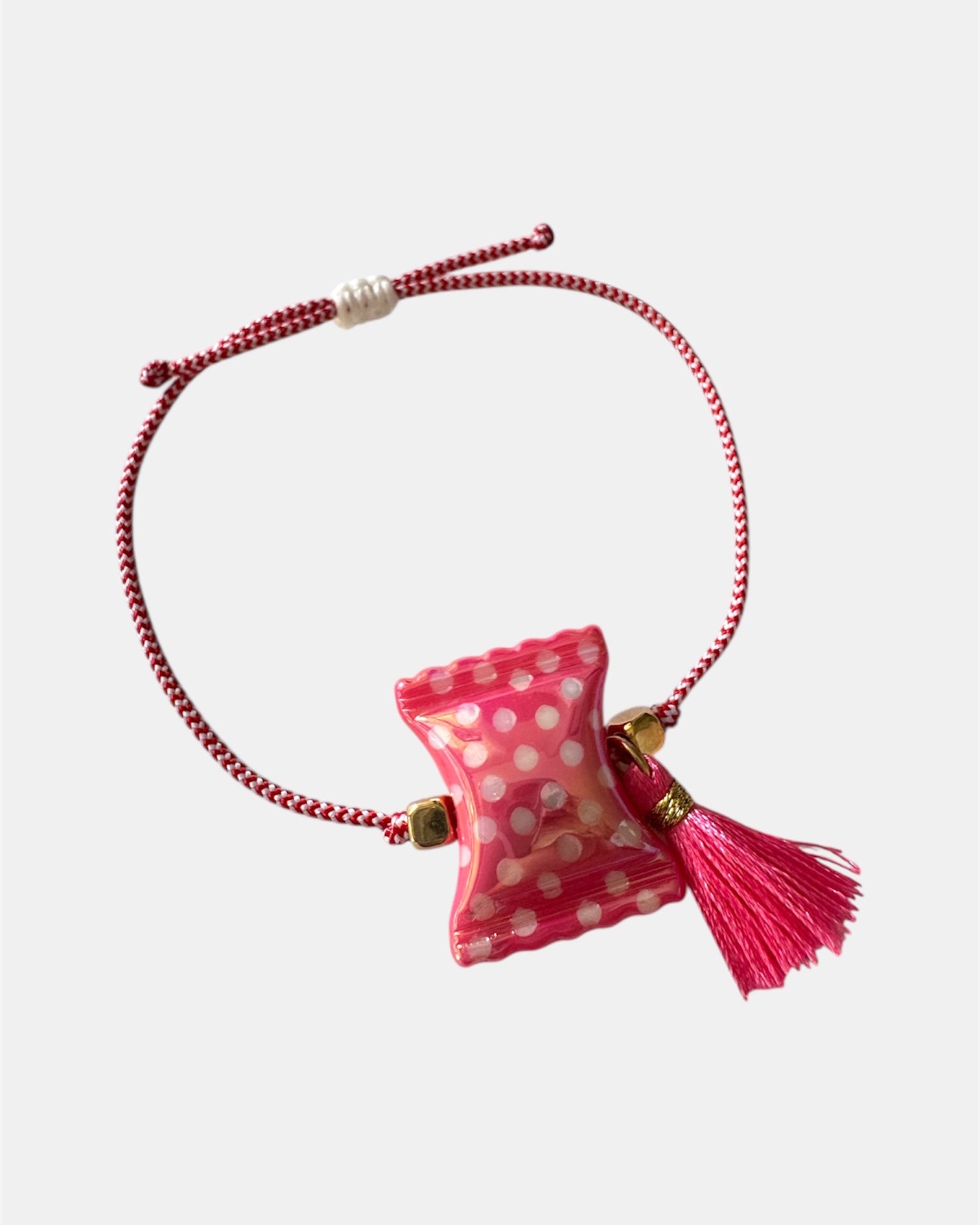 Χειροποίητο μαρτάκι με κόκκινο γυάλινο στοιχείο με πουά και κόκκινη φούντα