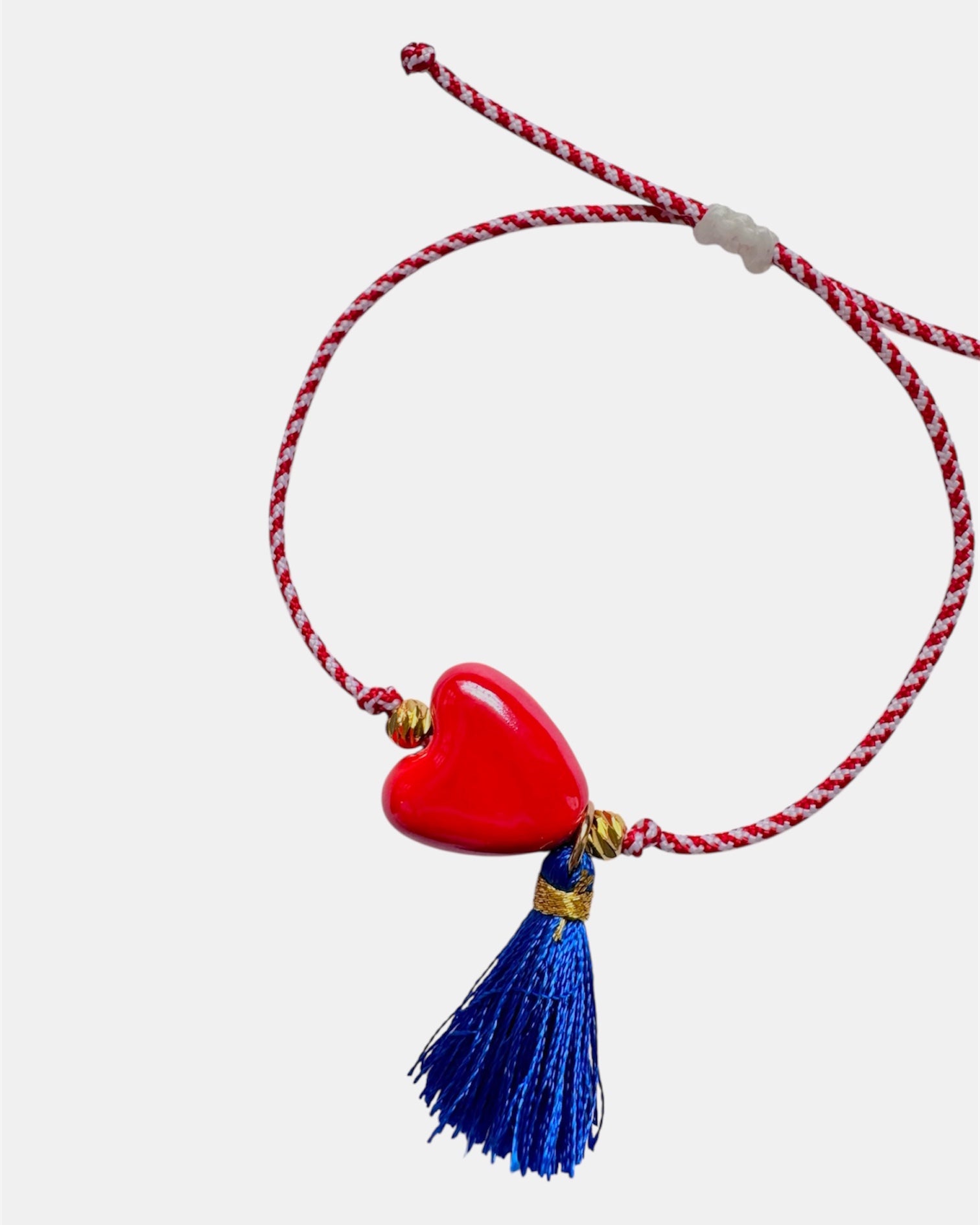 Χειροποίητο μαρτάκι με κόκκινη καρδιά και μπλε φούντα, βραχιόλι Μαρτίου για γυναίκα.