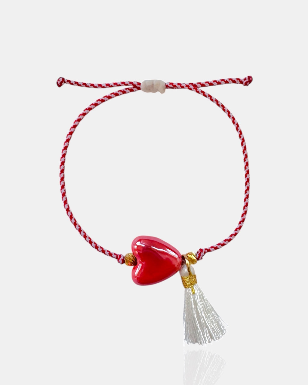 Χειροποίητο μαρτάκι με κόκκινη κεραμική καρδιά και λευκή φούντα, γυναικείο βραχιόλι Μαρτίου.