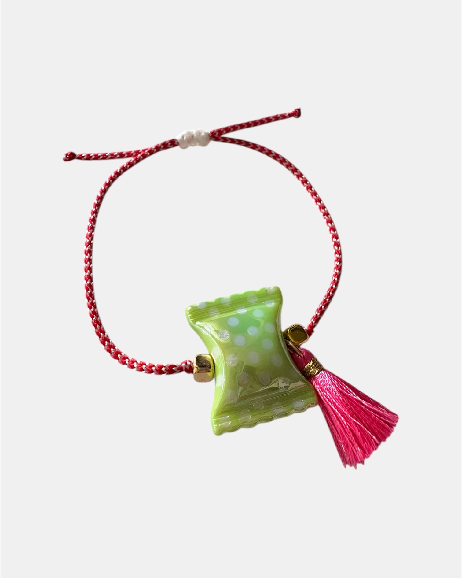 Χειροποίητο μαρτάκι με πράσινο γυάλινο στοιχείο και κόκκινη φούντα σε κόκκινο-λευκό κορδόνι