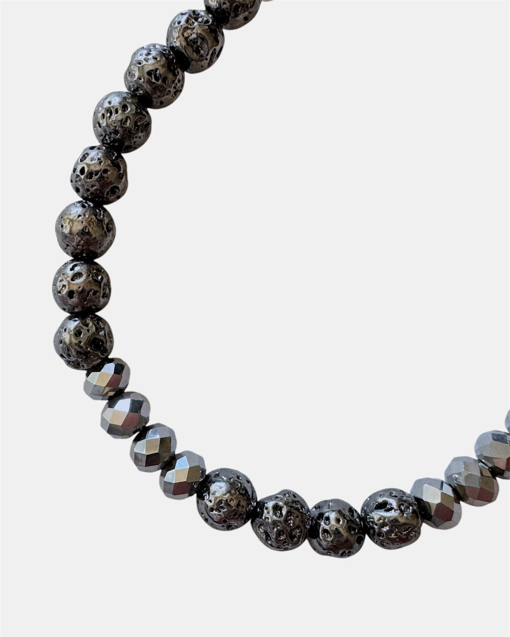 Μαύρο βραχιόλι με ατσάλι λάβας και γυάλινες χάντρες, γυναικείο χειροποίητο κόσμημα.