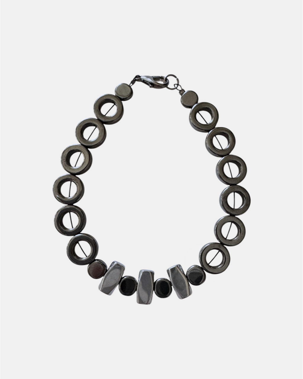 Μαύρο βραχιόλι με ροδέλες αιματίτη, γυναικείο χειροποίητο κόσμημα.