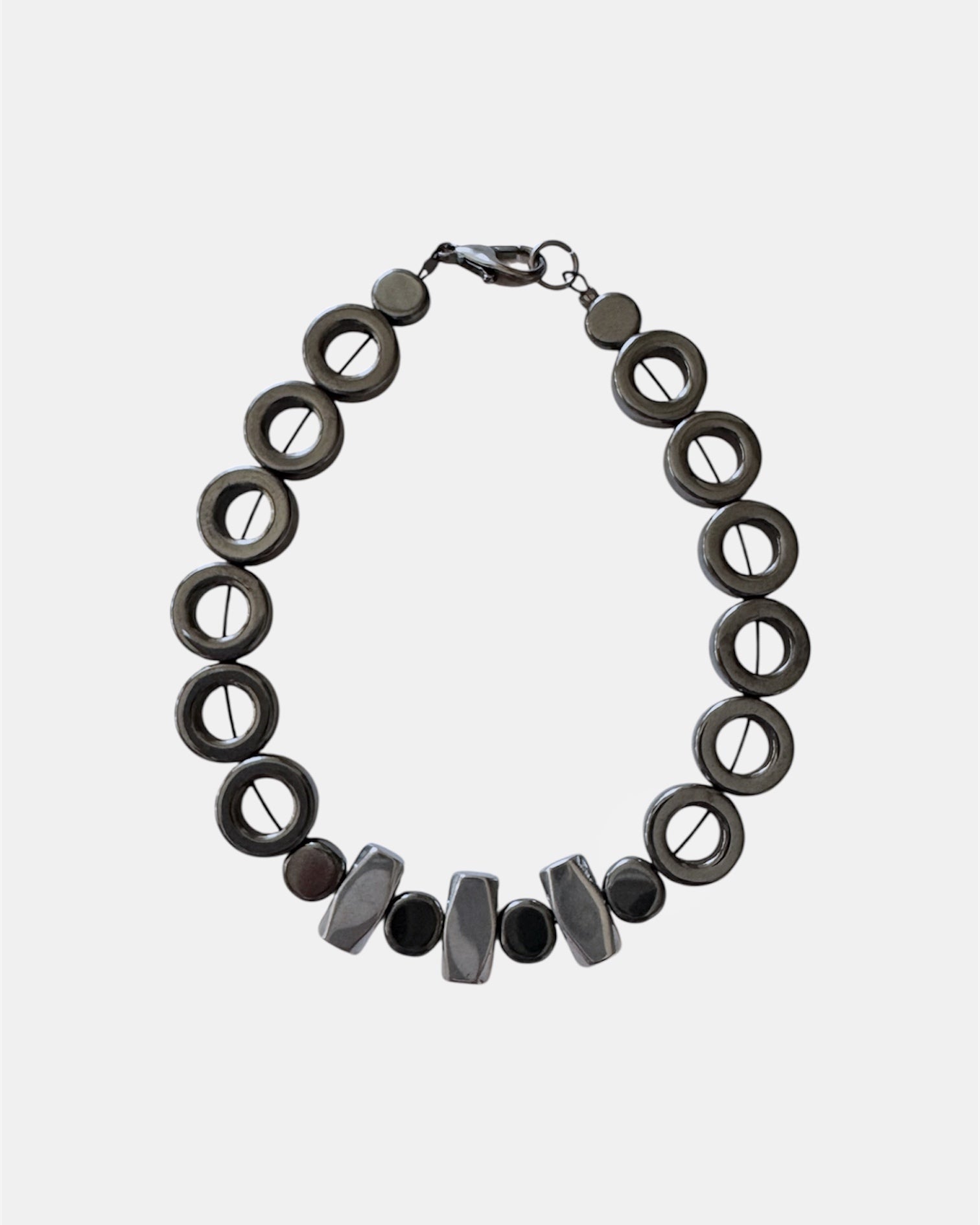 Μαύρο βραχιόλι με ροδέλες αιματίτη, γυναικείο χειροποίητο κόσμημα.