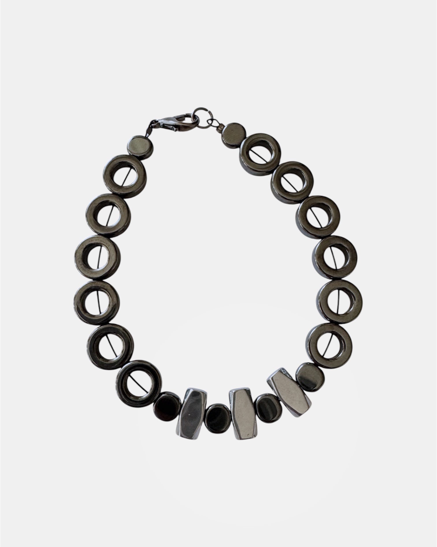 Μαύρο βραχιόλι με ροδέλες αιματίτη, γυναικείο χειροποίητο κόσμημα.