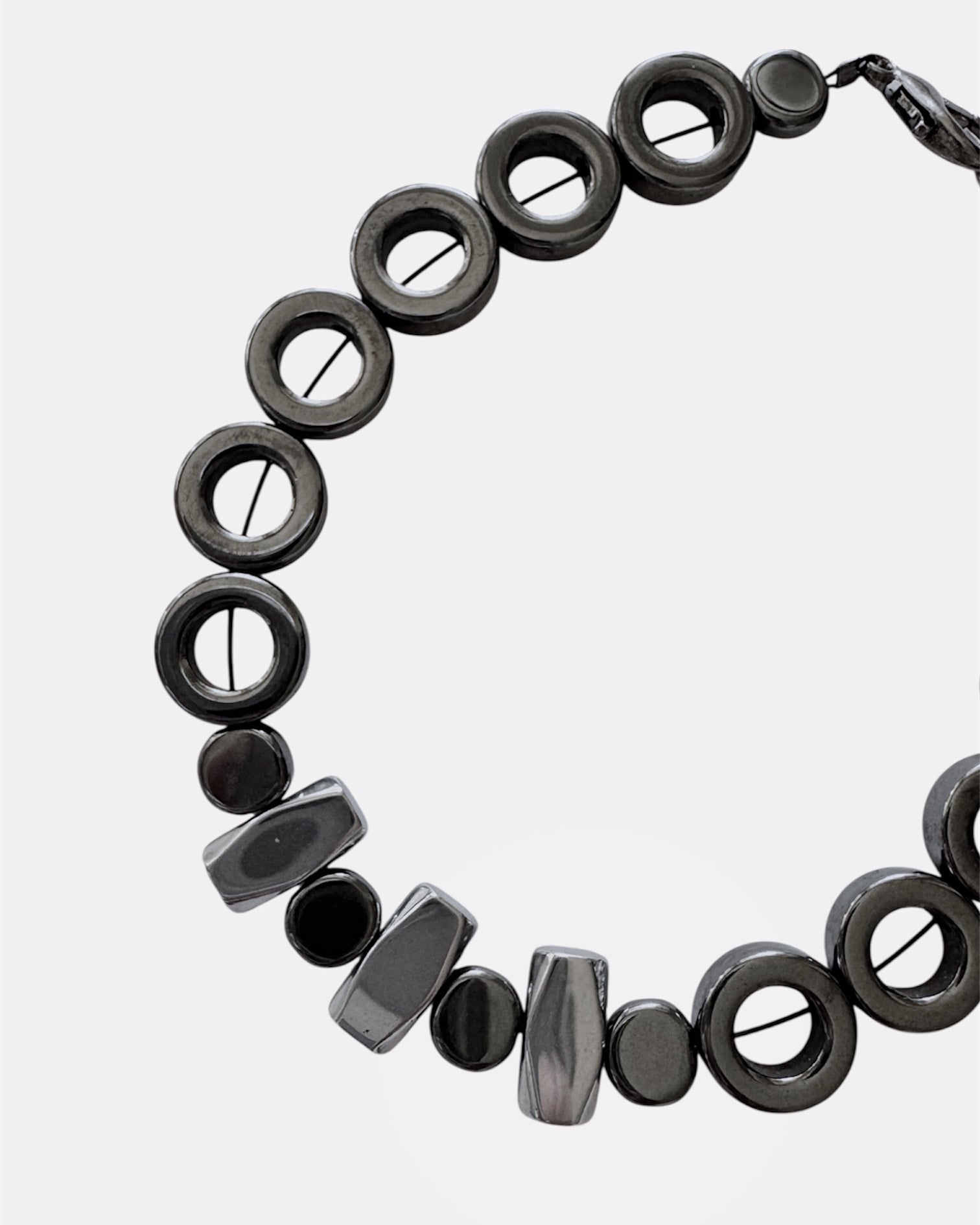 Μαύρο βραχιόλι με ροδέλες αιματίτη, γυναικείο χειροποίητο κόσμημα.