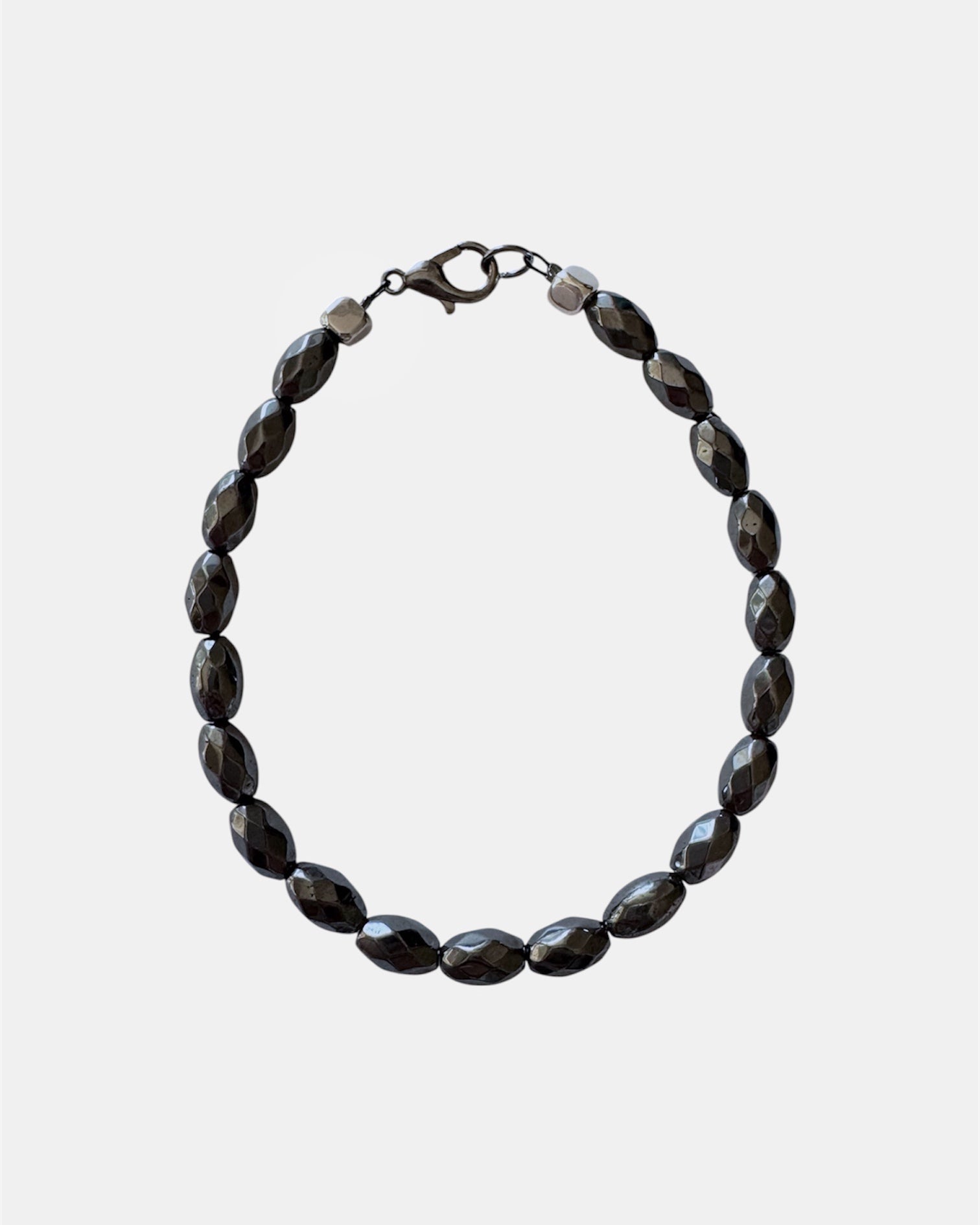 Μαύρο βραχιόλι με χάντρες αιματίτη, γυναικείο χειροποίητο κόσμημα.