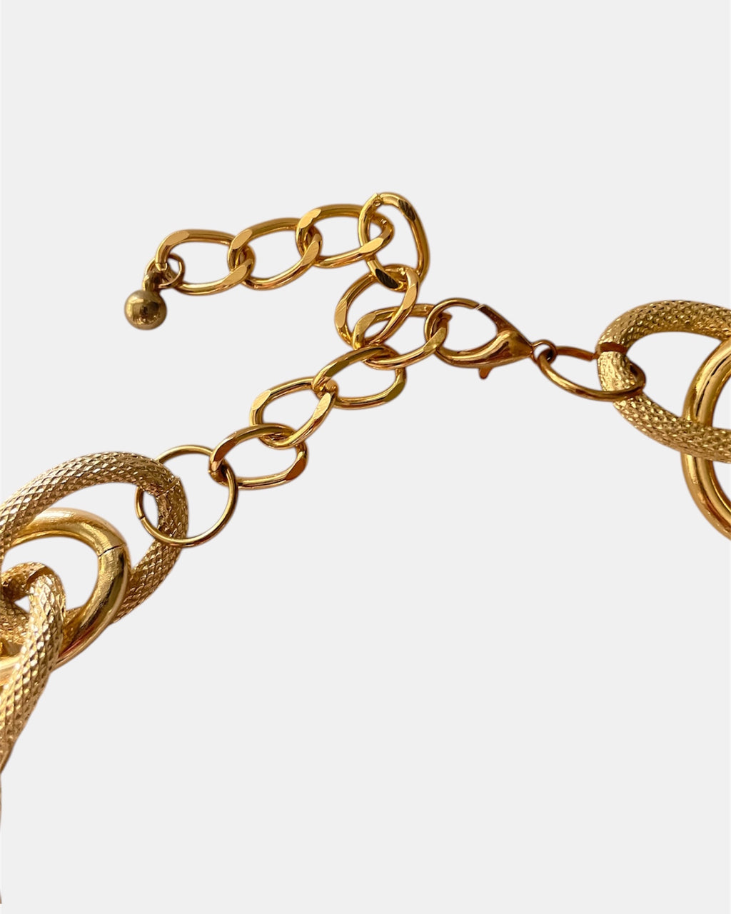 Necklace with gold chunky chain design