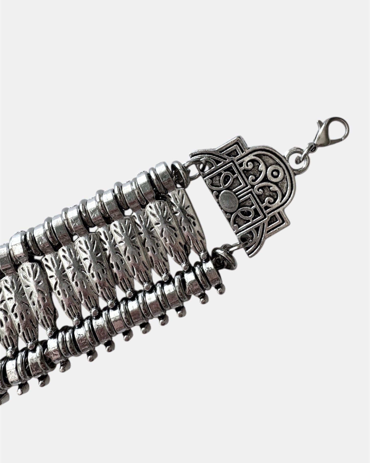 Boho style silver bracelet, elegant handmade jewelry with a minimalist and trendy design