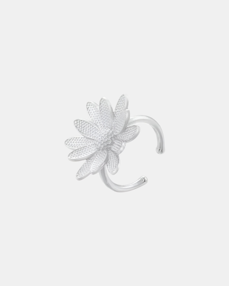 Silver ring with daisy flower design elegant floral jewelry piece