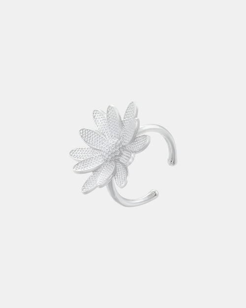 Silver ring with daisy flower design elegant floral jewelry piece