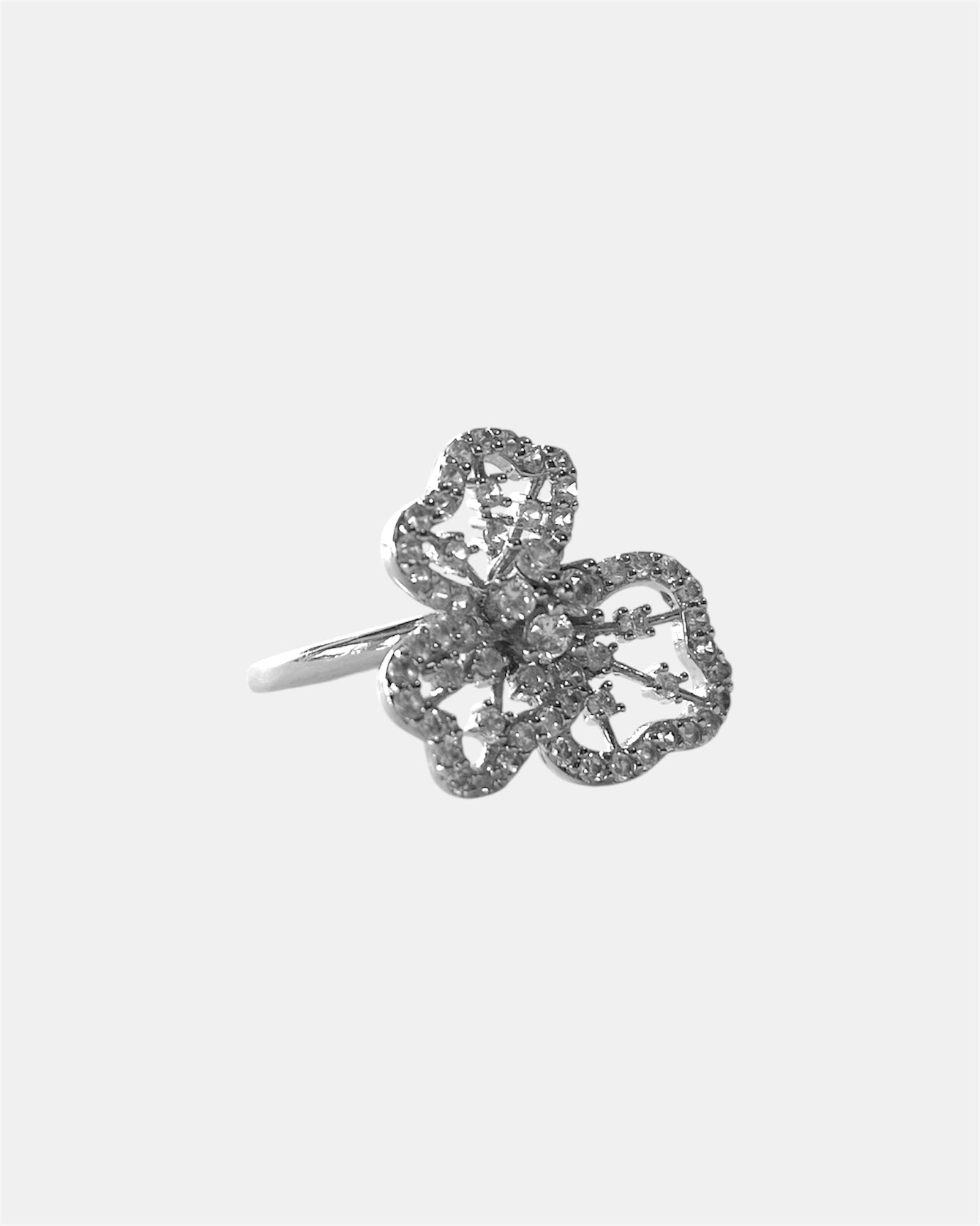 Silver romantic flower ring with white zircon elegant jewelry design