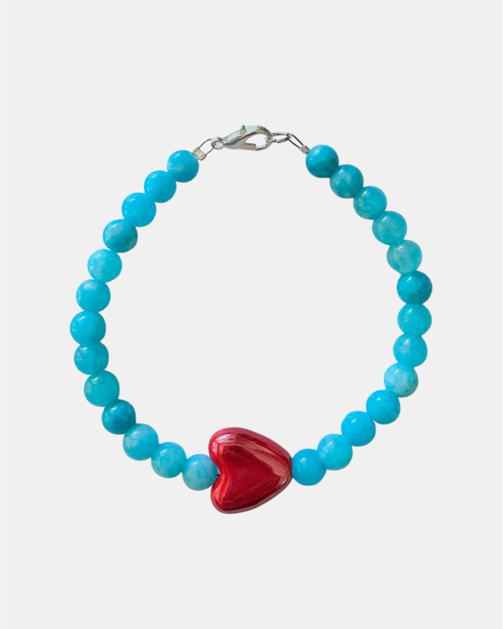 Τιρκουάζ βραχιόλι με χάντρες αχάτη και κόκκινη κεραμική καρδιά, γυναικείο χειροποίητο κόσμημα.