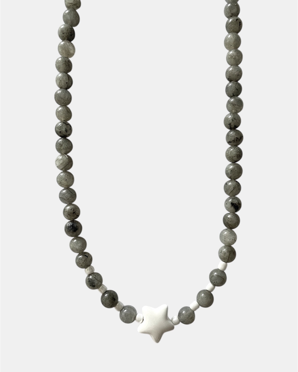 Χειροποίητο γυναικείο κολιέ με μενταγιόν σε σχήμα γκρι αστέρι