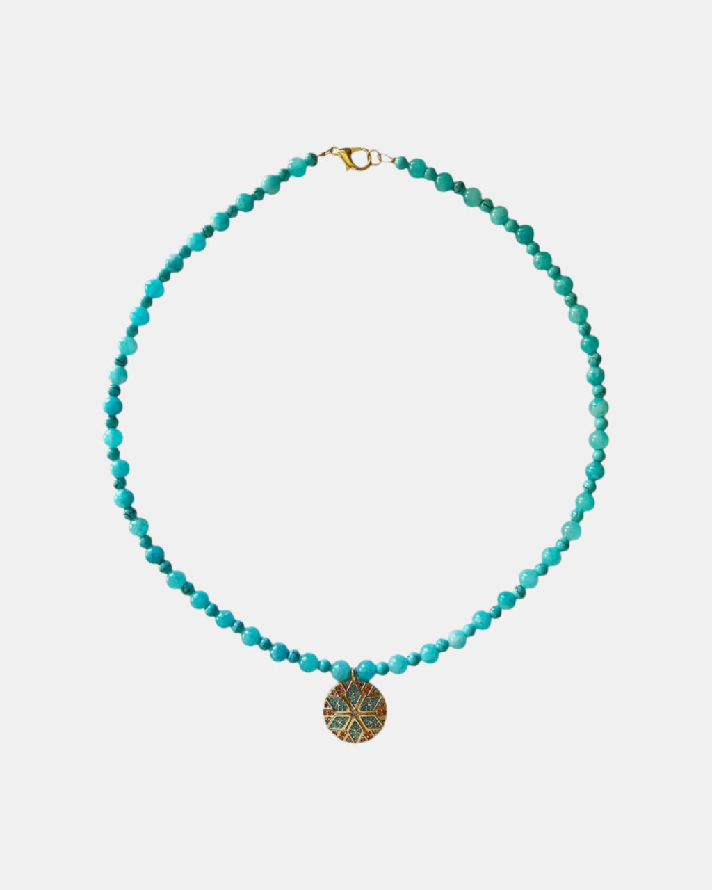 Χειροποίητο γυναικείο μπλε κολιέ με χρυσό μενταγιόν σε σχήμα λουλούδι