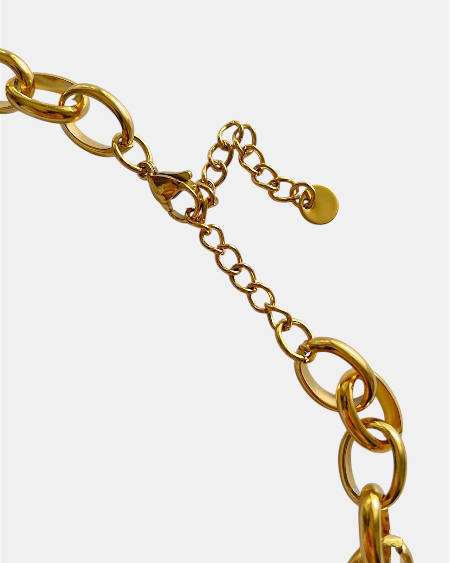 Χειροποίητο γυναικείο χρυσό κολιέ αλυσίδα από ανοξείδωτο ατσάλι, με κομψό και μοντέρνο σχεδιασμό κατάλληλο για κάθε εμφάνιση.