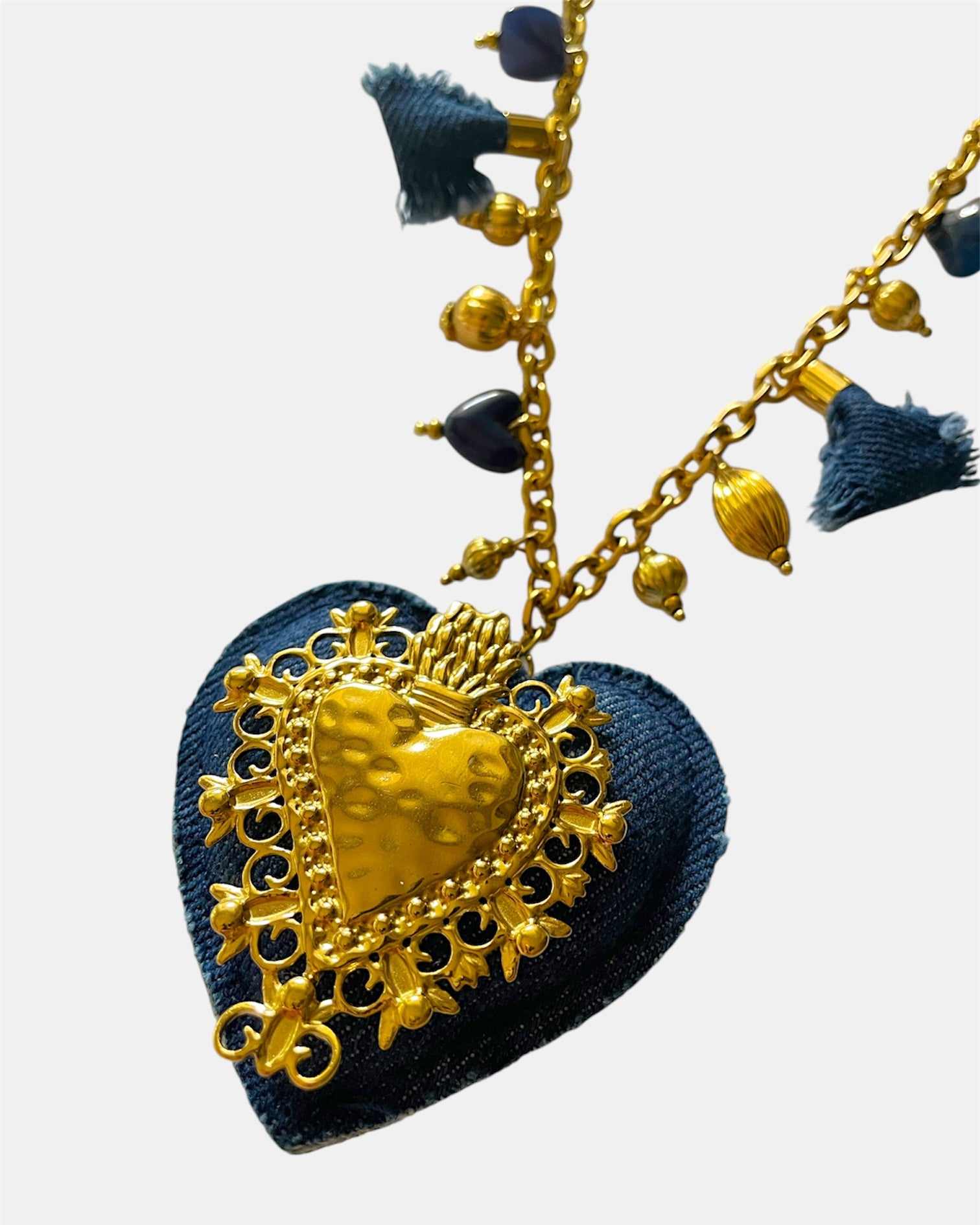 Χειροποίητο γυναικείο χρυσό κολιέ με τζιν καρδιά