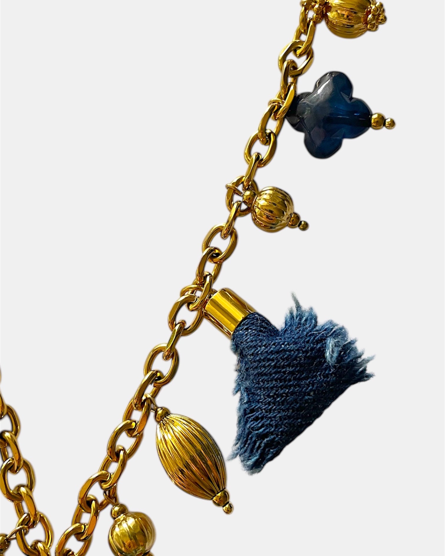 Χειροποίητο γυναικείο χρυσό κολιέ με τζιν καρδιά