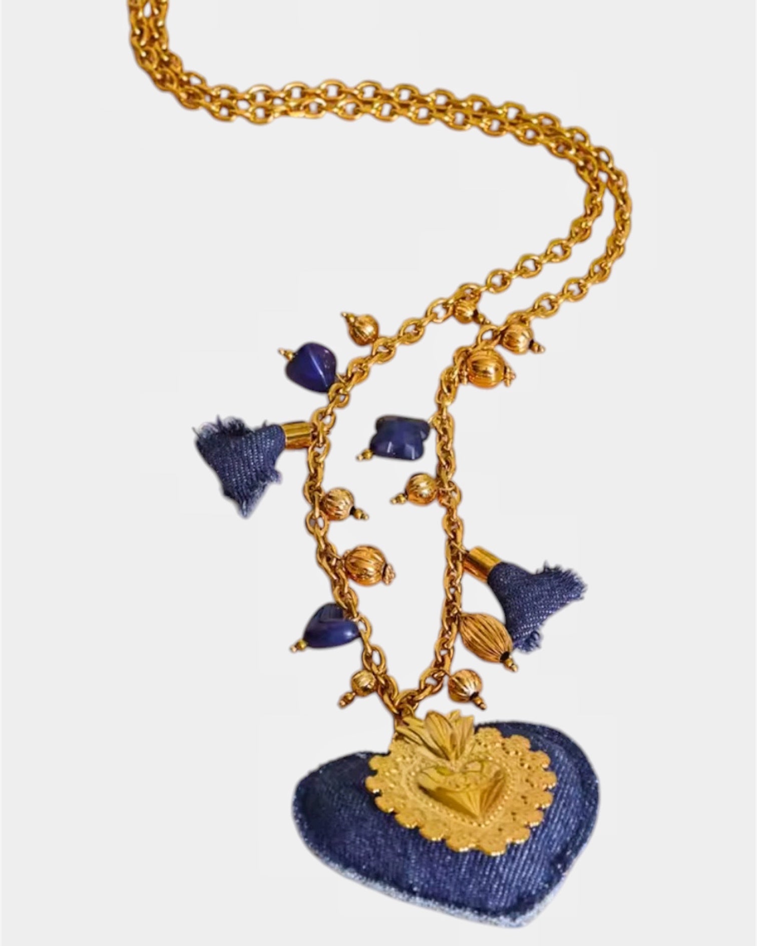 Χειροποίητο γυναικείο χρυσό κολιέ με τζιν καρδιά