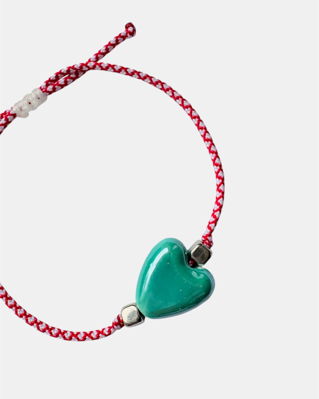 Χειροποίητο μαρτάκι με πράσινη καρδιά, γυναικείο βραχιόλι για τον Μάρτιο.