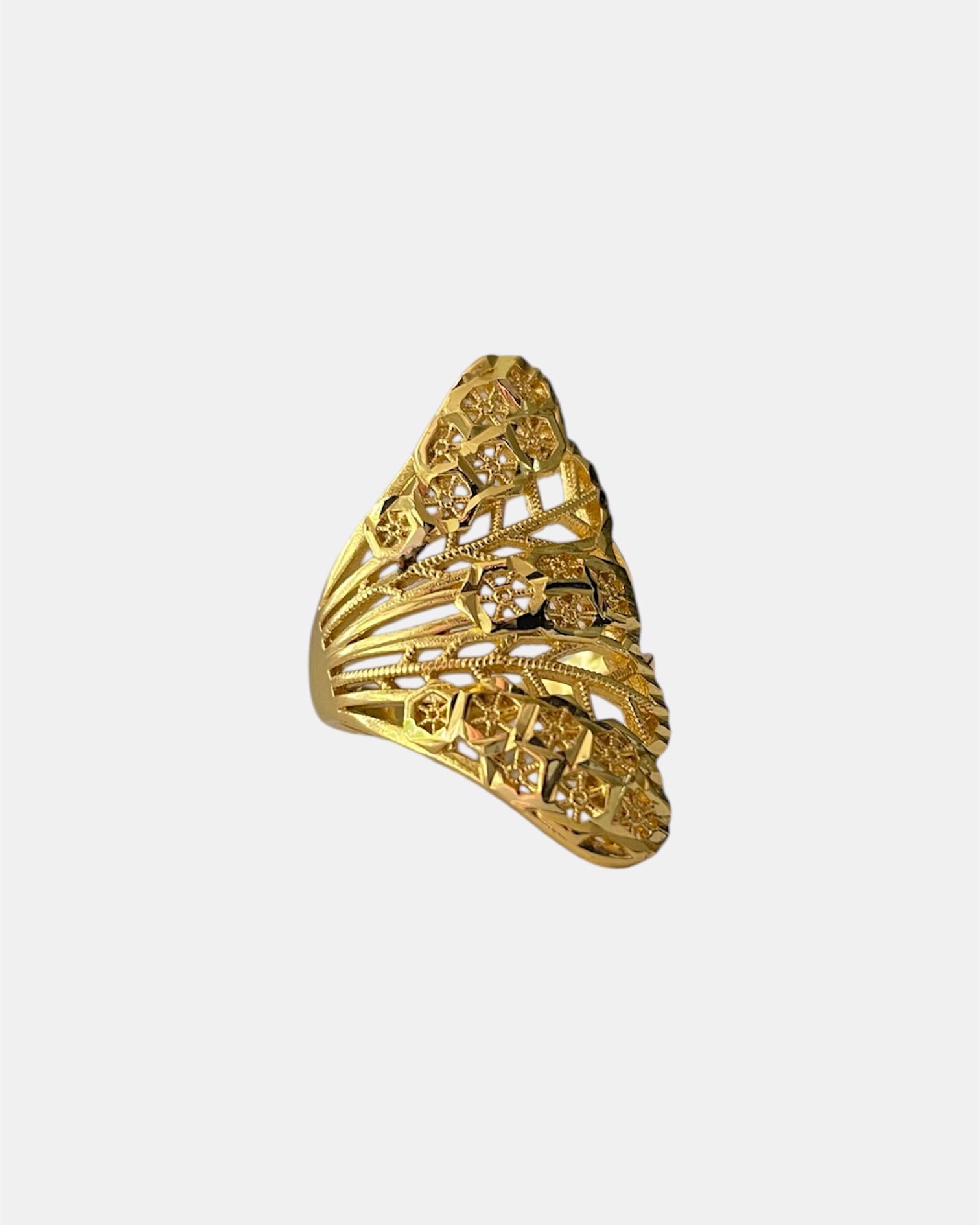 Χρυσό ανοιγόμενο δαχτυλίδι, κομψό και διαχρονικό, κατάλληλο για καθημερινή ή επίσημη χρήση.