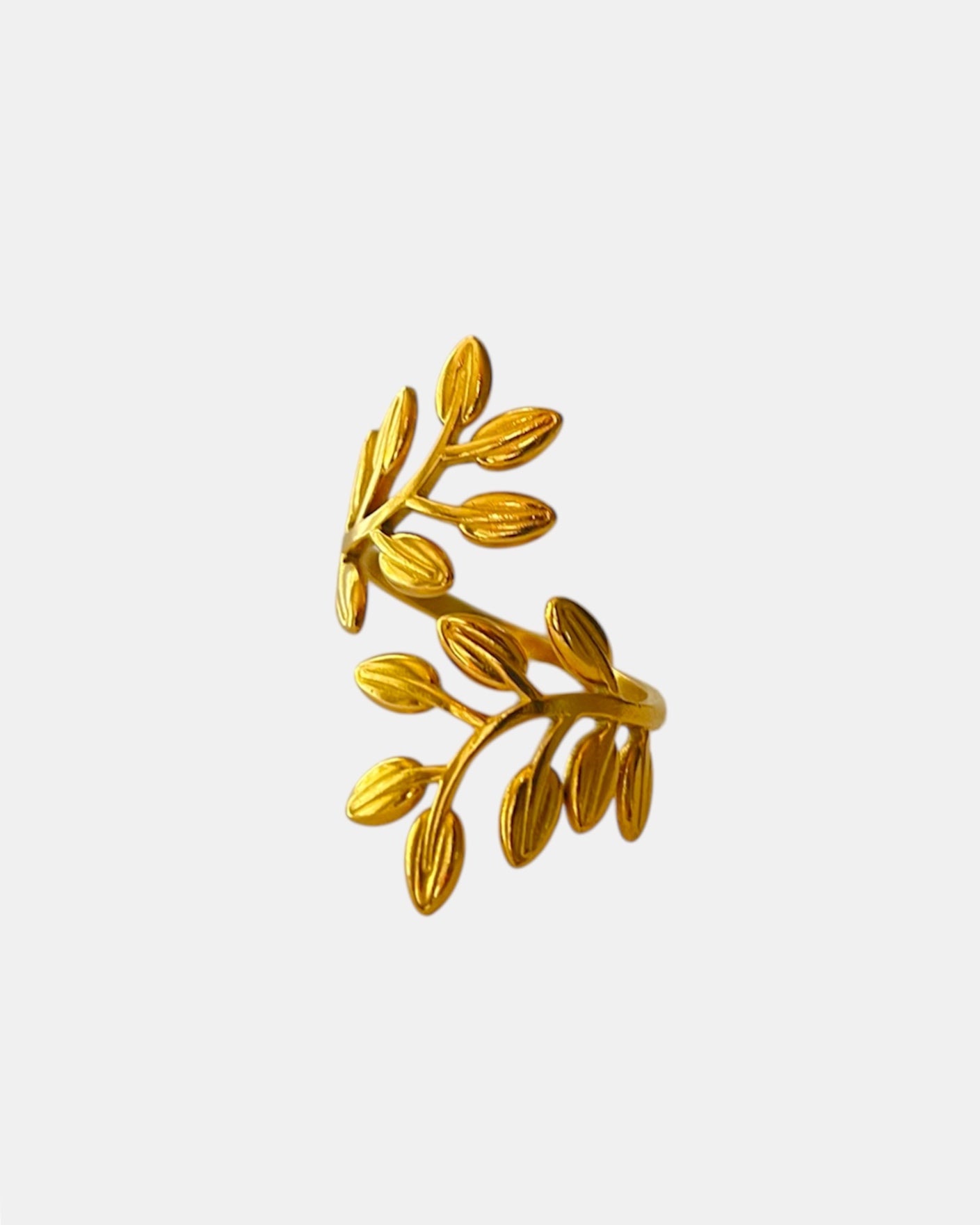 Χρυσό δαχτυλίδι με σχέδιο ελιάς, κομψό και μοντέρνο, ιδανικό για καθημερινές και ιδιαίτερες εμφανίσεις.