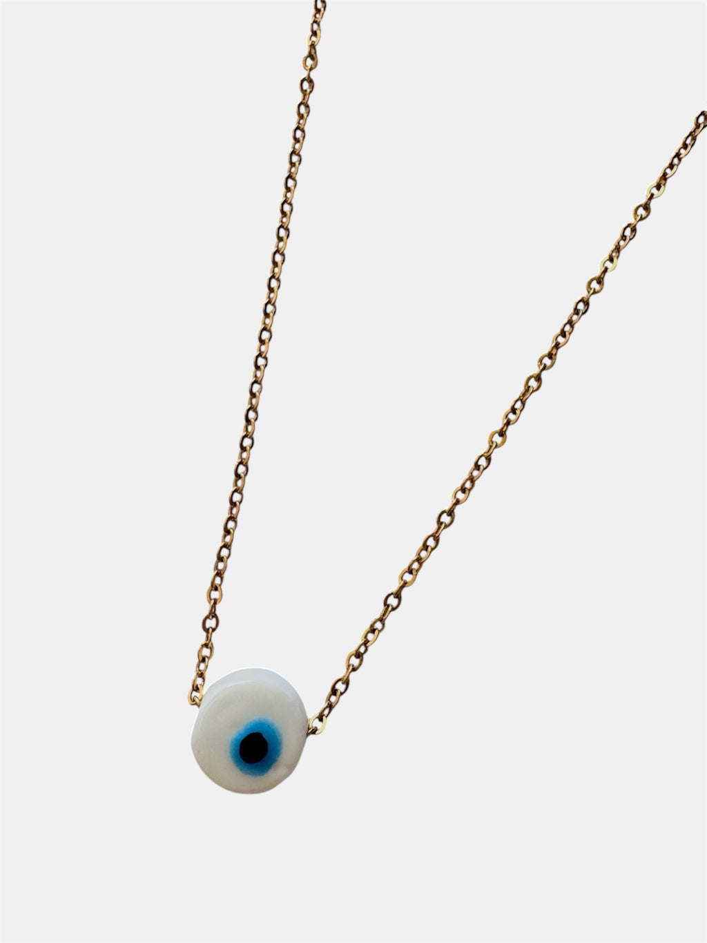 Χρυσό κολιέ με αλυσίδα και λευκό κεραμικό μάτι, γυναικείο κόσμημα με ματάκι.
