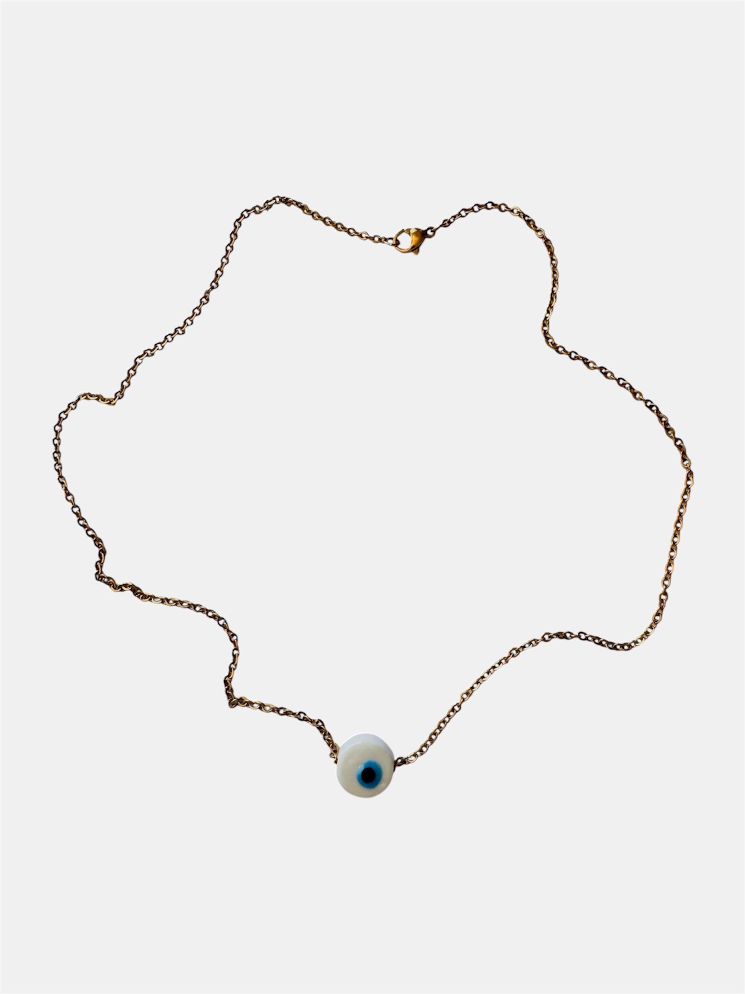 Χρυσό κολιέ με αλυσίδα και λευκό κεραμικό μάτι, γυναικείο κόσμημα με ματάκι.