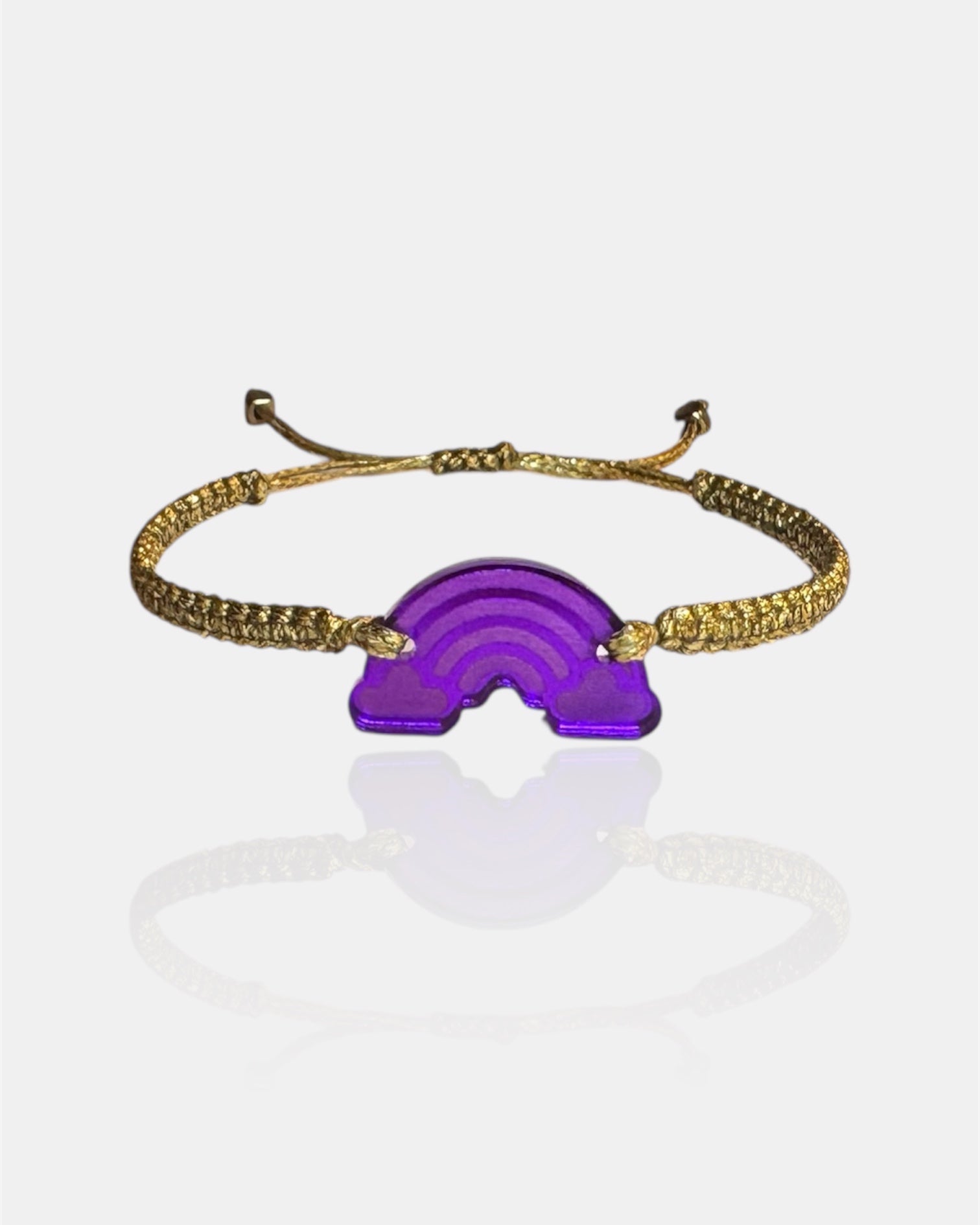 Χρυσό παιδικό μακραμέ βραχιόλι με μωβ πλέξιγκλας ουράνιο τόξο, χειροποίητο παιδικό κόσμημα.